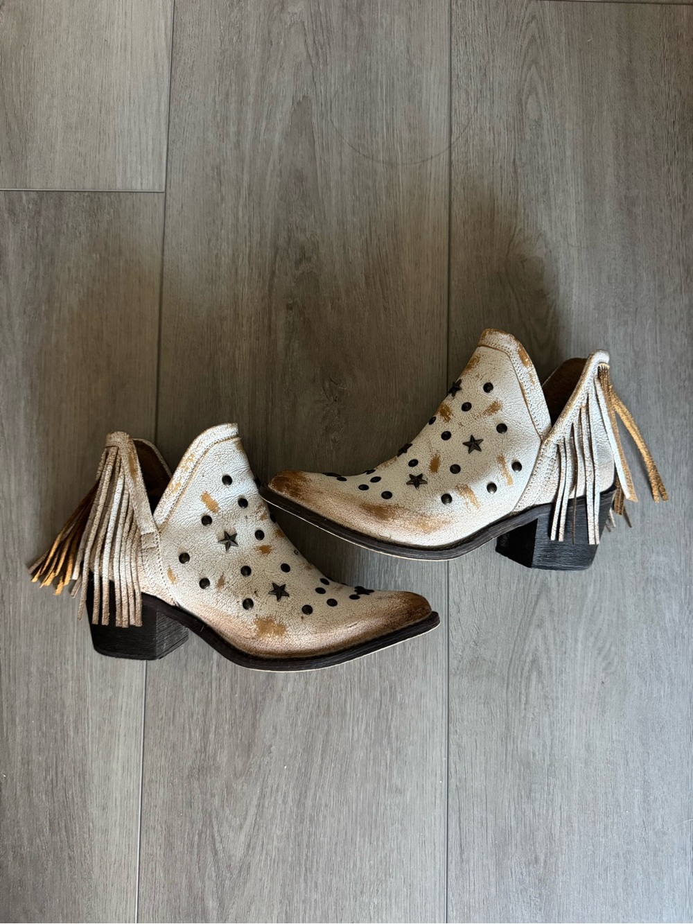 Circle G Star Cutout Fringe Ankle Boots in White and Tan